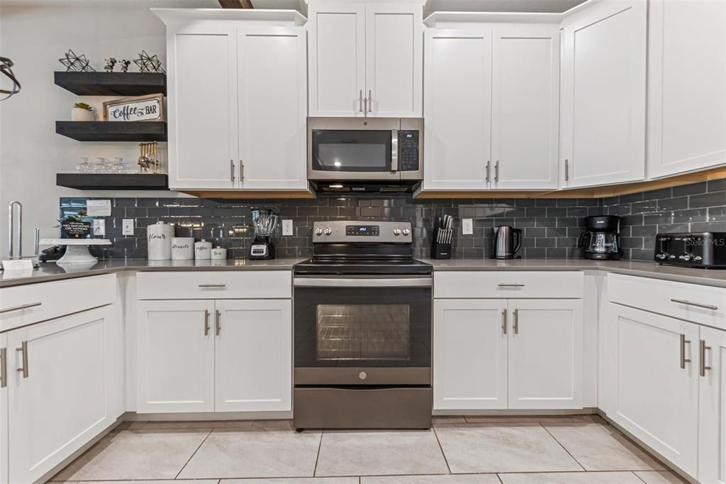 For Sale: $949,000 (9 beds, 5 baths, 4289 Square Feet)