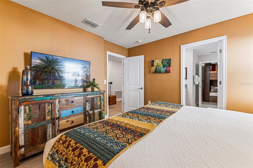 For Sale: $949,000 (9 beds, 5 baths, 4289 Square Feet)