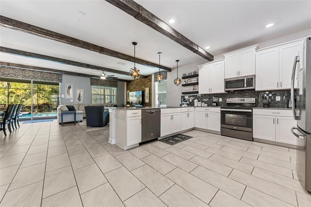For Sale: $949,000 (9 beds, 5 baths, 4289 Square Feet)