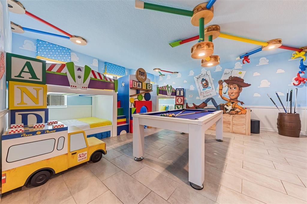 For Sale: $949,000 (9 beds, 5 baths, 4289 Square Feet)