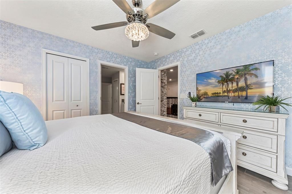 For Sale: $949,000 (9 beds, 5 baths, 4289 Square Feet)