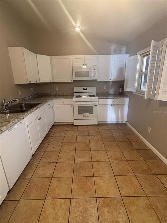 В аренду: $1,800 (2 спален, 2 ванн, 1363 Квадратных фут)