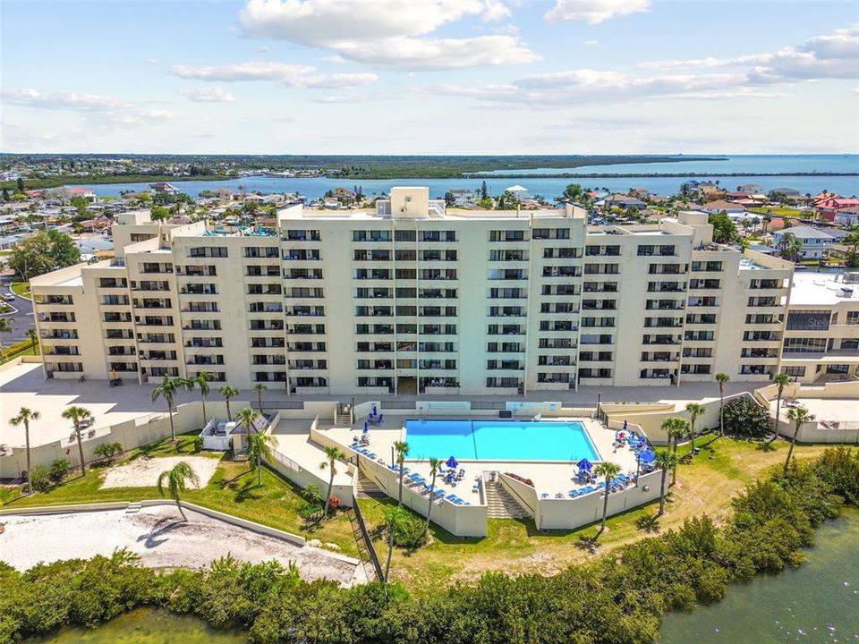 На продажу: $298,000 (2 спален, 2 ванн, 950 Квадратных фут)