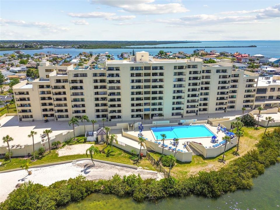 На продажу: $298,000 (2 спален, 2 ванн, 950 Квадратных фут)
