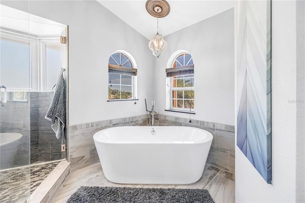 For Sale: $2,394,000 (5 beds, 3 baths, 2892 Square Feet)