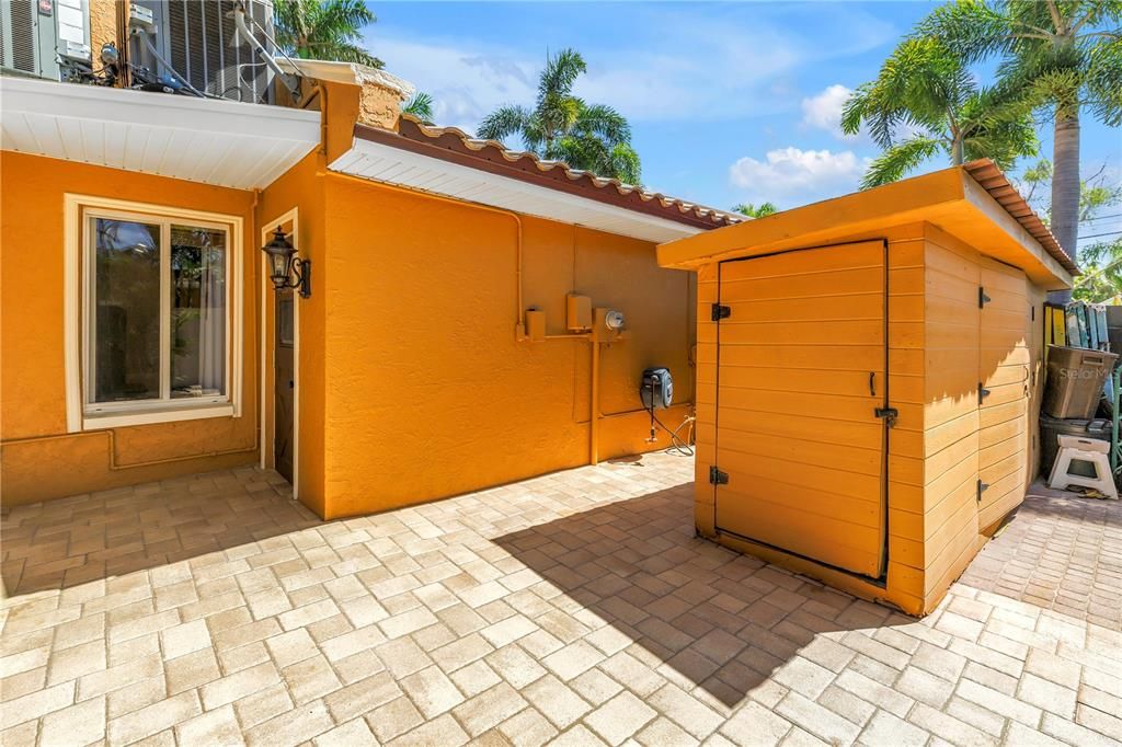 For Sale: $2,394,000 (5 beds, 3 baths, 2892 Square Feet)