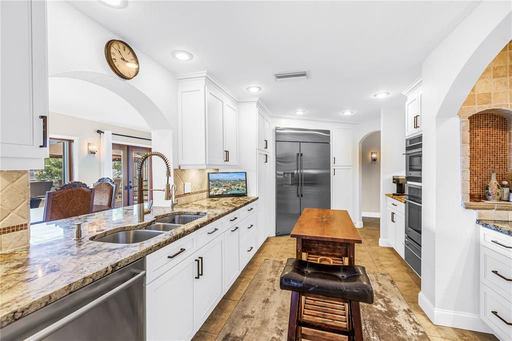 For Sale: $2,394,000 (5 beds, 3 baths, 2892 Square Feet)