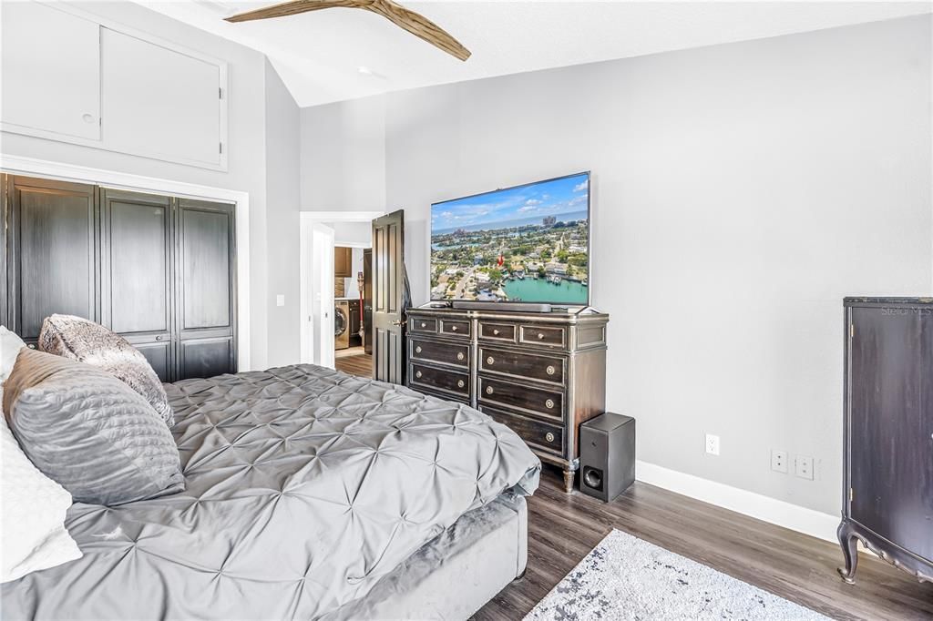 For Sale: $2,394,000 (5 beds, 3 baths, 2892 Square Feet)
