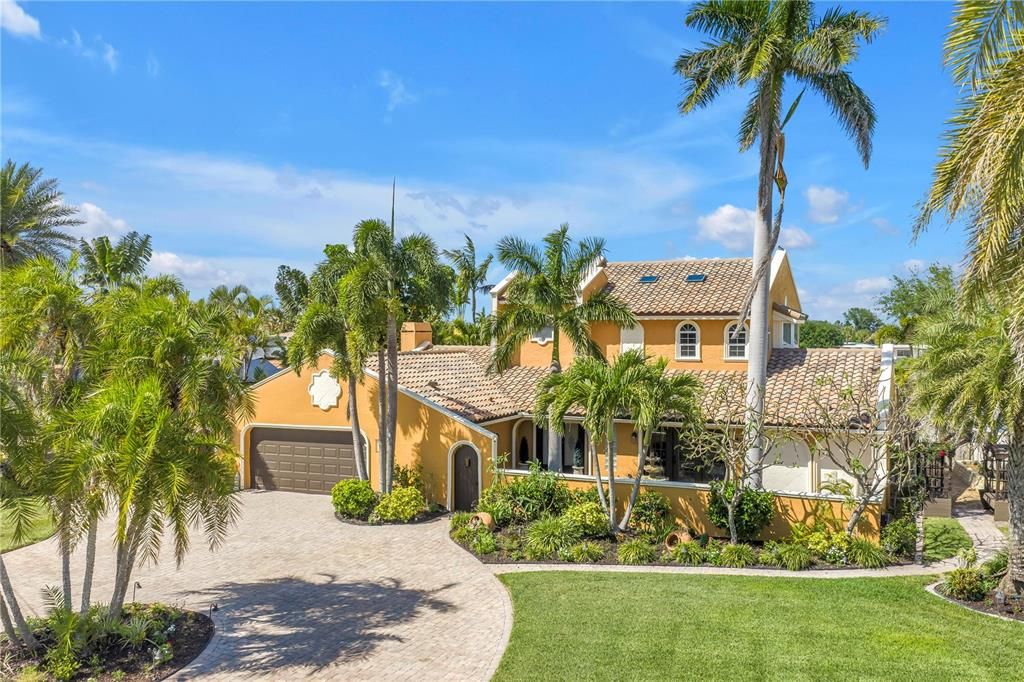 For Sale: $2,394,000 (5 beds, 3 baths, 2892 Square Feet)