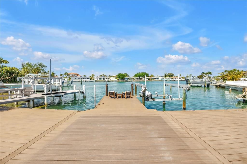 For Sale: $2,394,000 (5 beds, 3 baths, 2892 Square Feet)