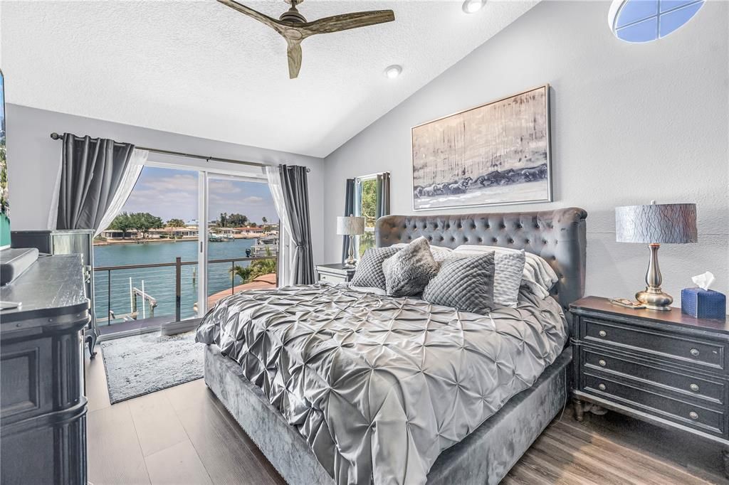 For Sale: $2,394,000 (5 beds, 3 baths, 2892 Square Feet)