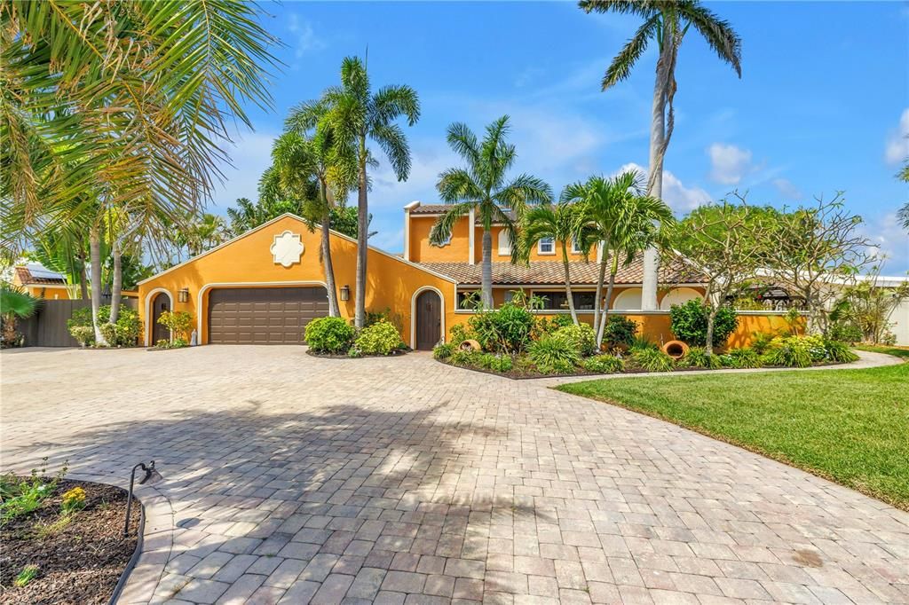 For Sale: $2,394,000 (5 beds, 3 baths, 2892 Square Feet)