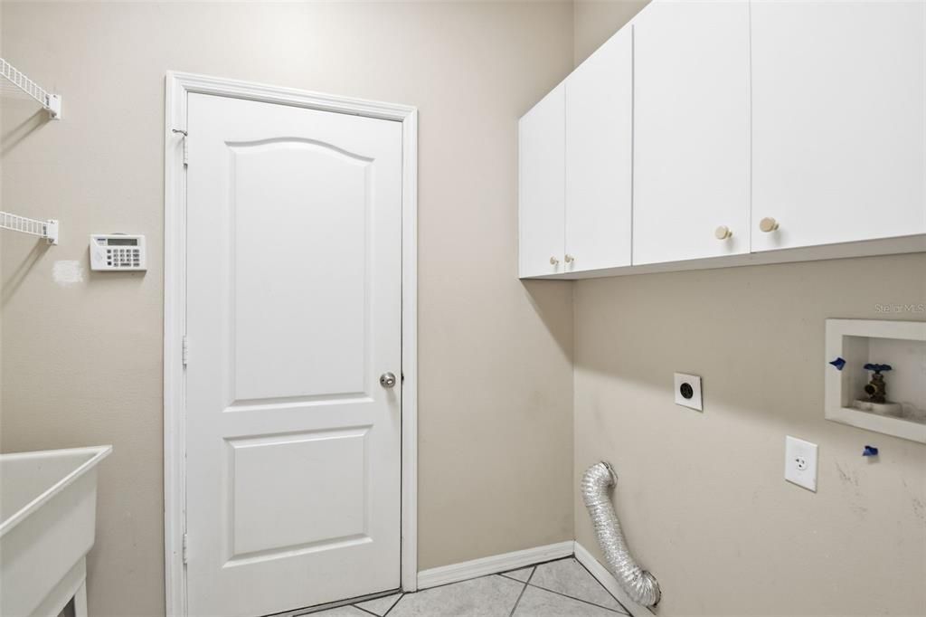 Activo con contrato: $399,900 (4 camas, 3 baños, 2316 Pies cuadrados)