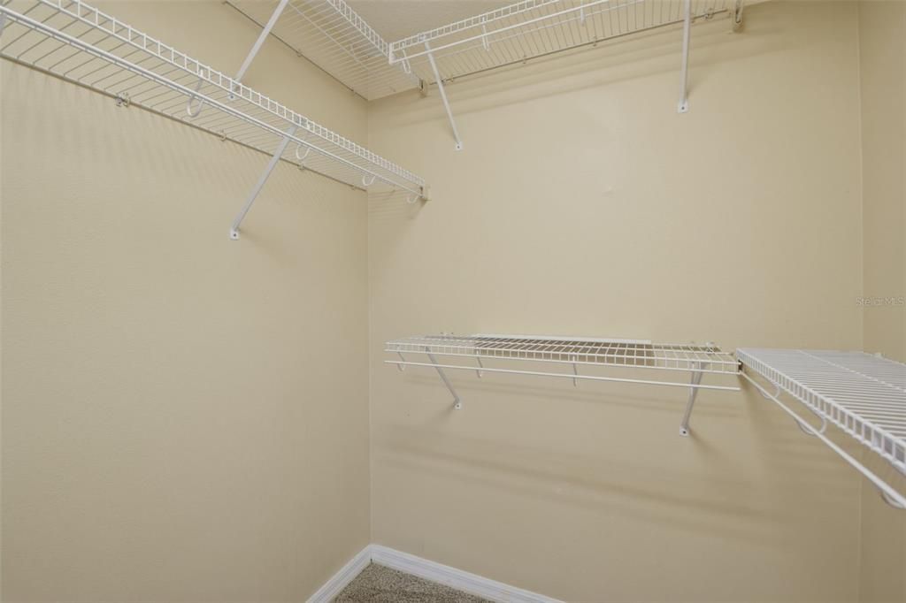 Activo con contrato: $399,900 (4 camas, 3 baños, 2316 Pies cuadrados)