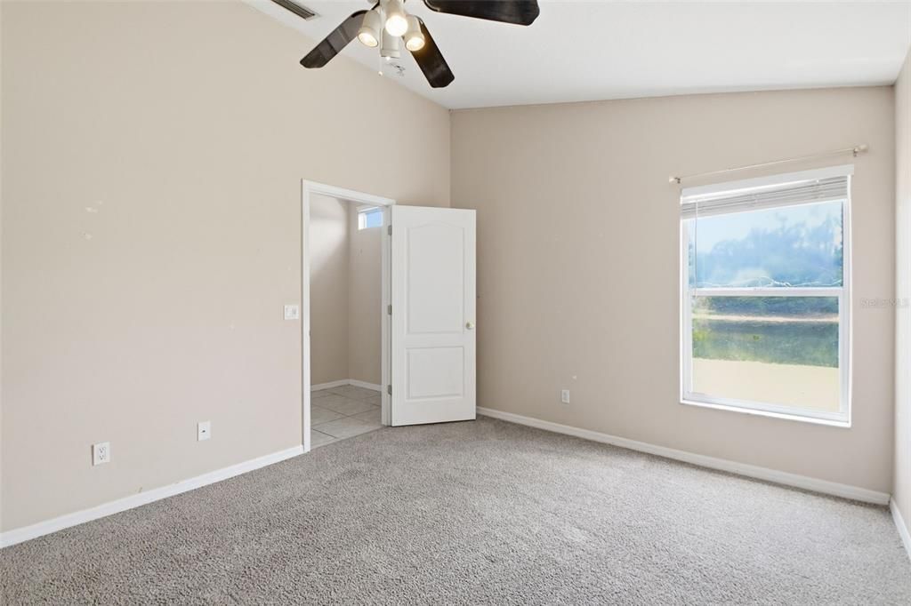 Activo con contrato: $399,900 (4 camas, 3 baños, 2316 Pies cuadrados)