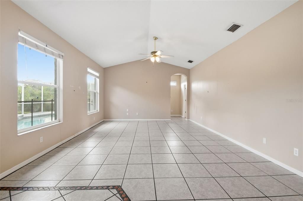 Activo con contrato: $399,900 (4 camas, 3 baños, 2316 Pies cuadrados)