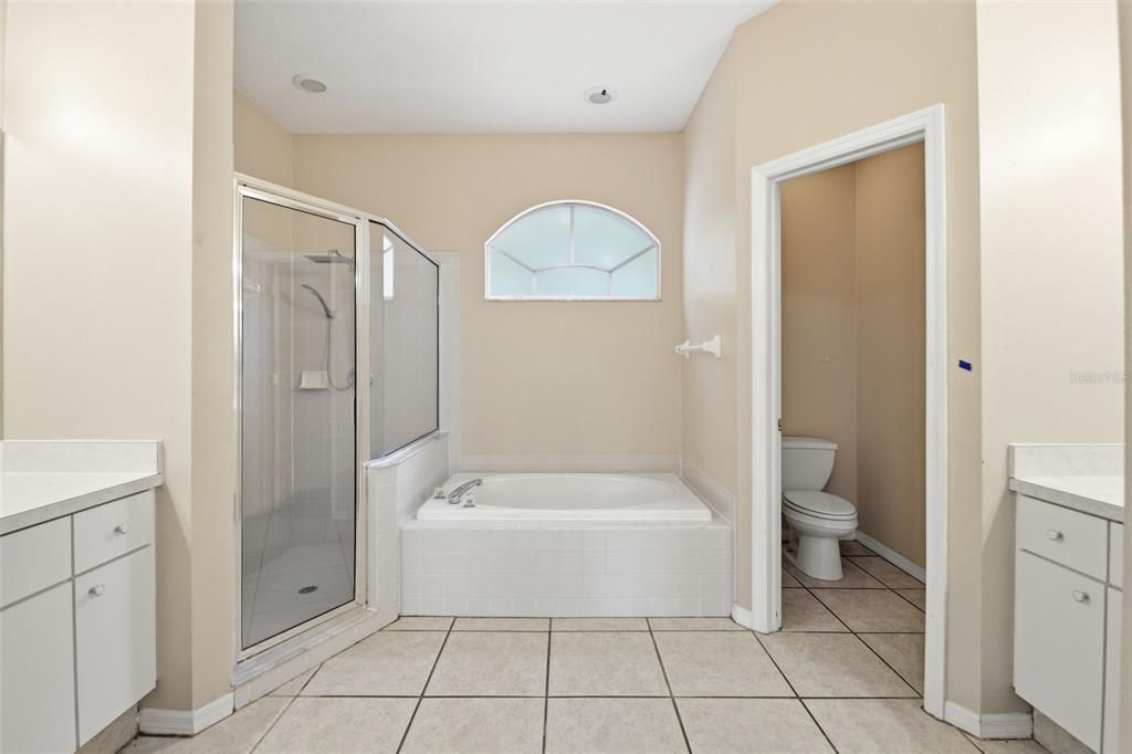 Activo con contrato: $399,900 (4 camas, 3 baños, 2316 Pies cuadrados)