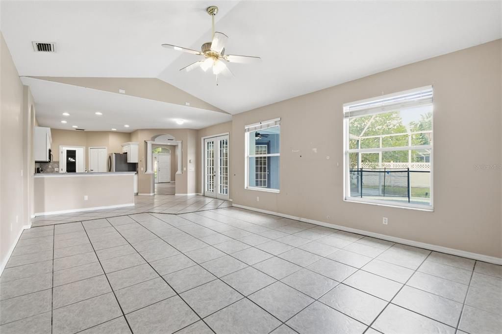 Activo con contrato: $399,900 (4 camas, 3 baños, 2316 Pies cuadrados)