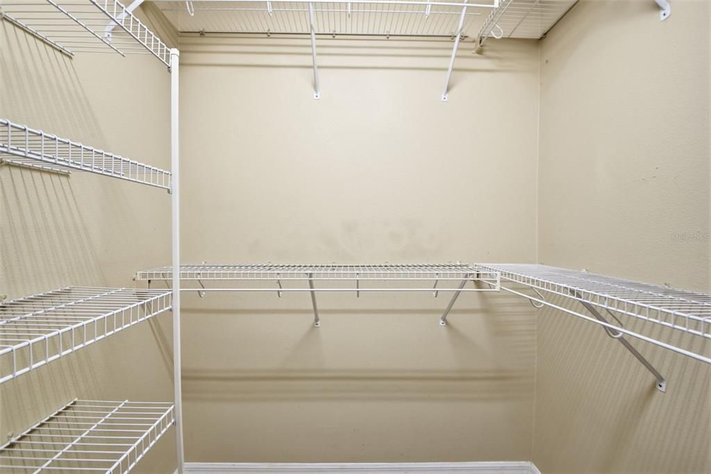Activo con contrato: $399,900 (4 camas, 3 baños, 2316 Pies cuadrados)