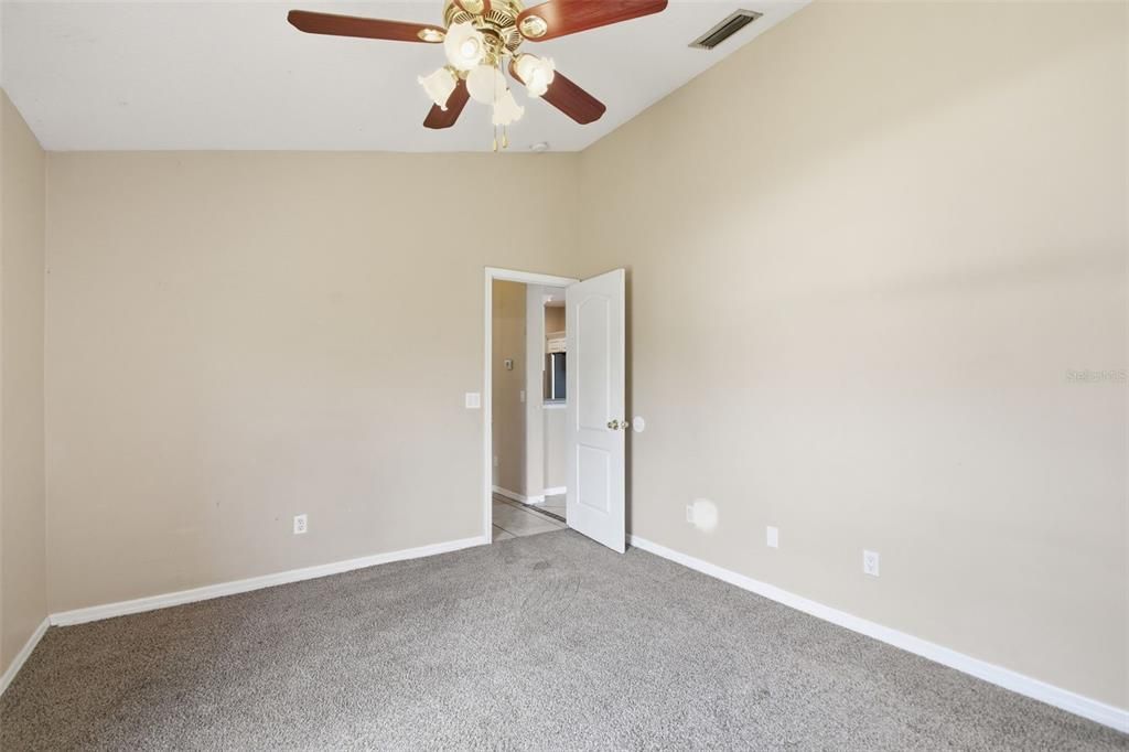 Activo con contrato: $399,900 (4 camas, 3 baños, 2316 Pies cuadrados)