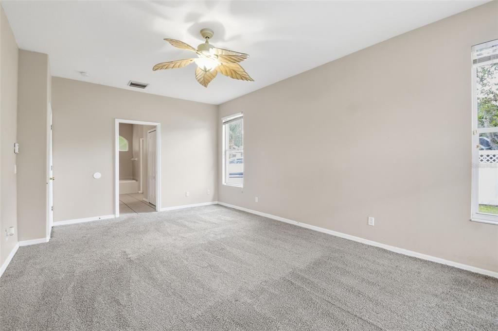 Activo con contrato: $399,900 (4 camas, 3 baños, 2316 Pies cuadrados)