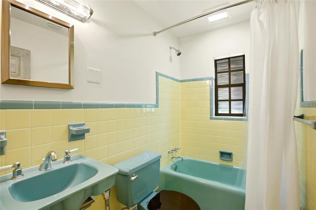 For Sale: $395,000 (3 beds, 2 baths, 1635 Square Feet)