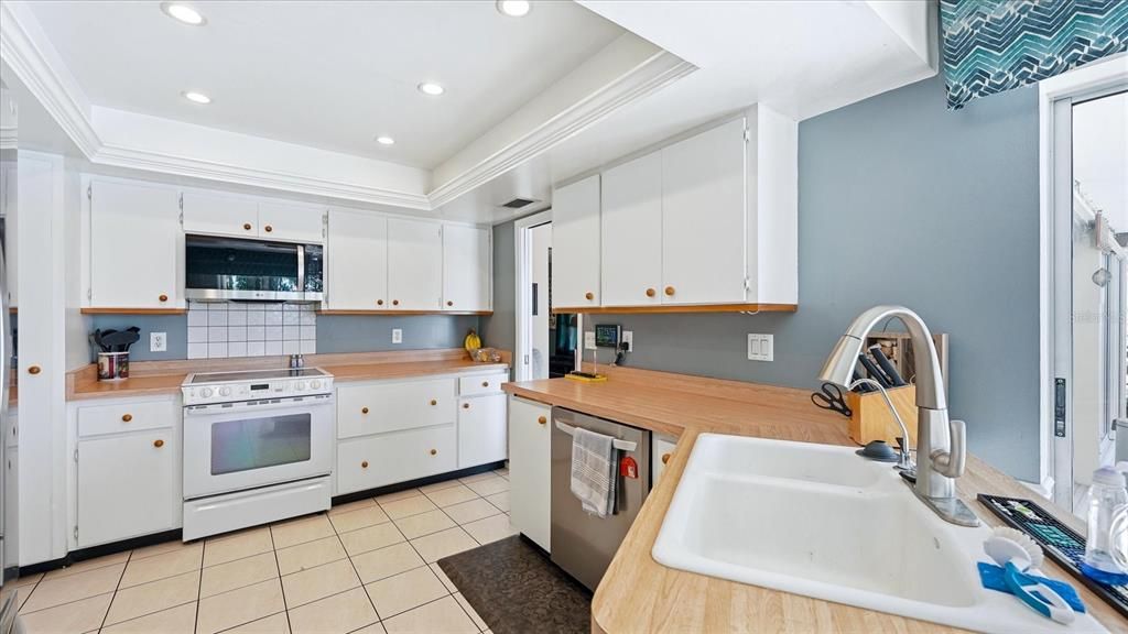 En Venta: $425,000 (3 camas, 3 baños, 2049 Pies cuadrados)