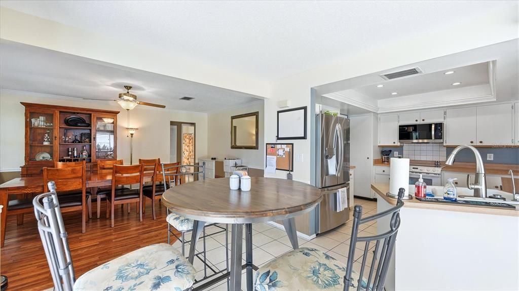 En Venta: $425,000 (3 camas, 3 baños, 2049 Pies cuadrados)