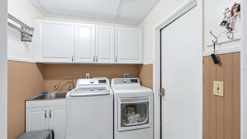 En Venta: $425,000 (3 camas, 3 baños, 2049 Pies cuadrados)
