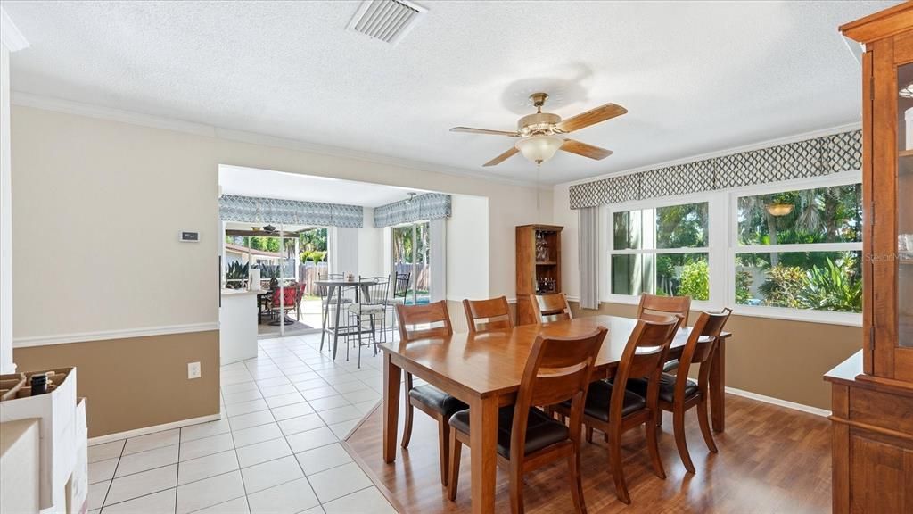 En Venta: $425,000 (3 camas, 3 baños, 2049 Pies cuadrados)