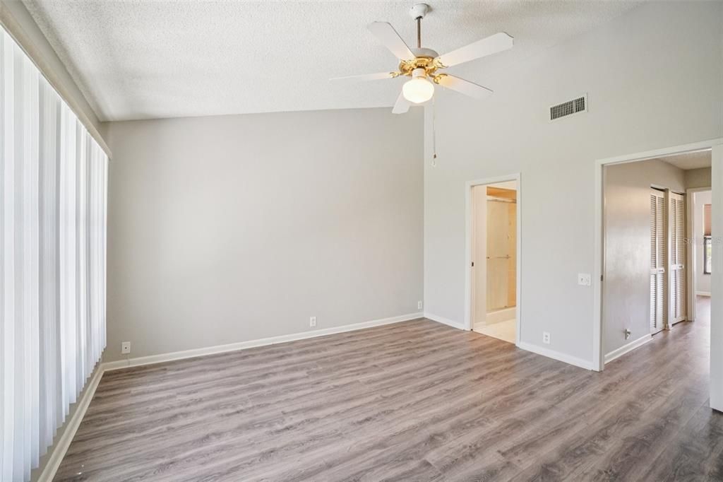 For Sale: $225,000 (2 beds, 2 baths, 1252 Square Feet)