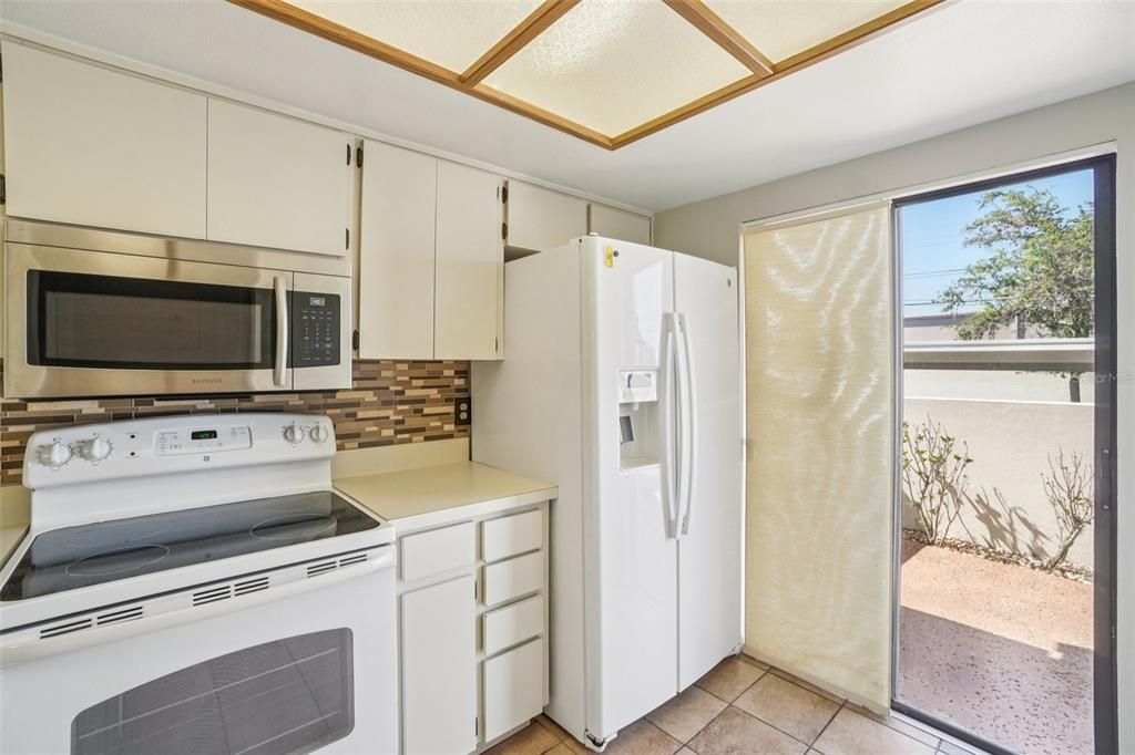 For Sale: $225,000 (2 beds, 2 baths, 1252 Square Feet)