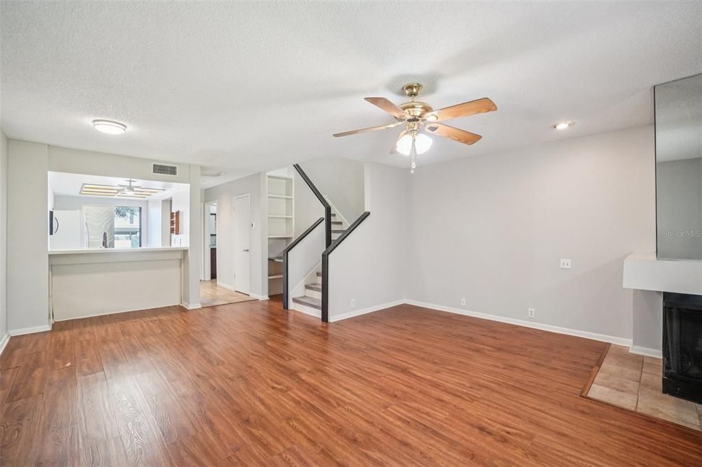 For Sale: $225,000 (2 beds, 2 baths, 1252 Square Feet)