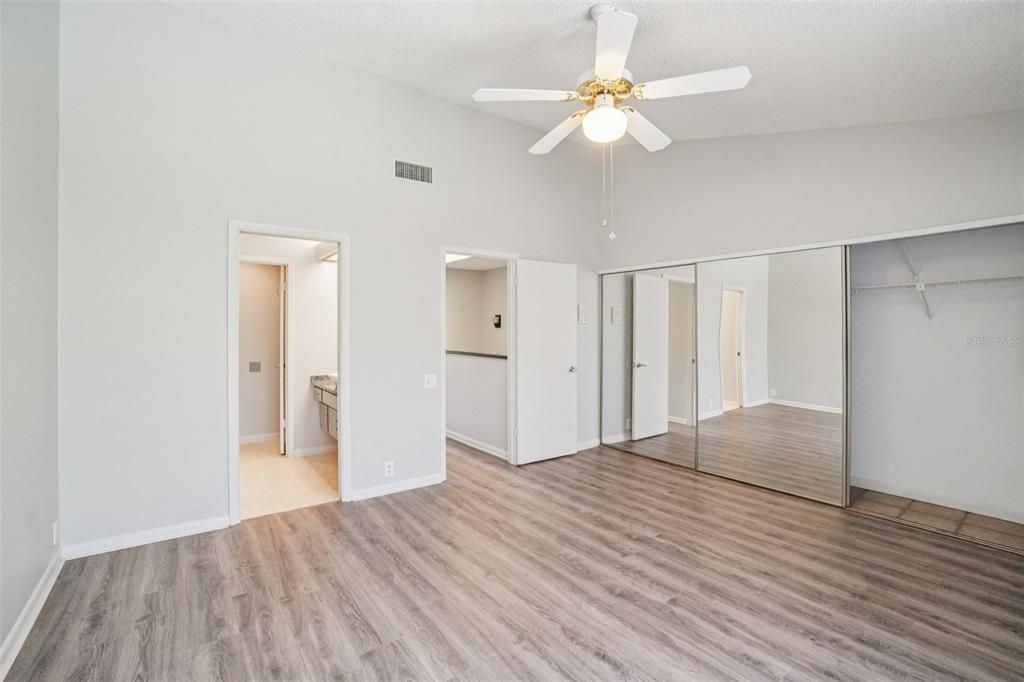 For Sale: $225,000 (2 beds, 2 baths, 1252 Square Feet)