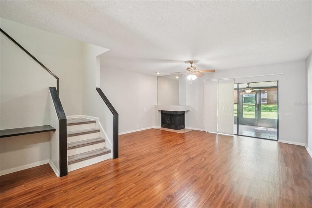 For Sale: $225,000 (2 beds, 2 baths, 1252 Square Feet)