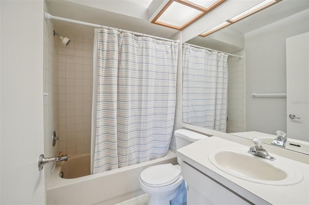 For Sale: $225,000 (2 beds, 2 baths, 1252 Square Feet)