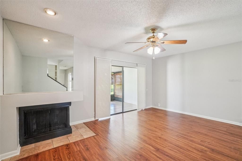 For Sale: $225,000 (2 beds, 2 baths, 1252 Square Feet)