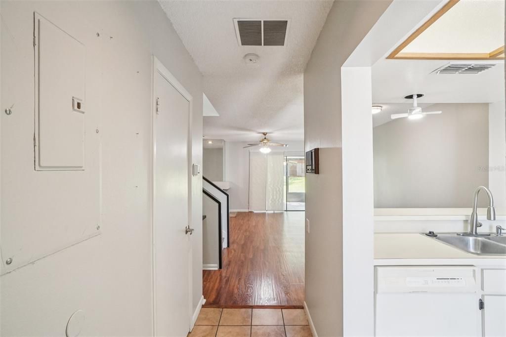 For Sale: $225,000 (2 beds, 2 baths, 1252 Square Feet)