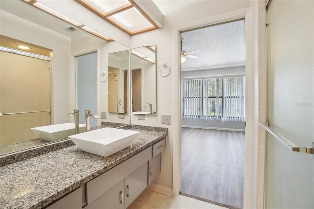 For Sale: $225,000 (2 beds, 2 baths, 1252 Square Feet)