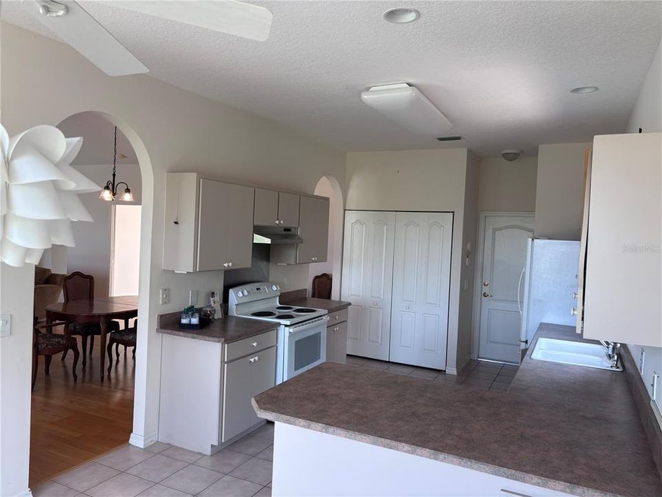 En Venta: $359,000 (3 camas, 2 baños, 1724 Pies cuadrados)