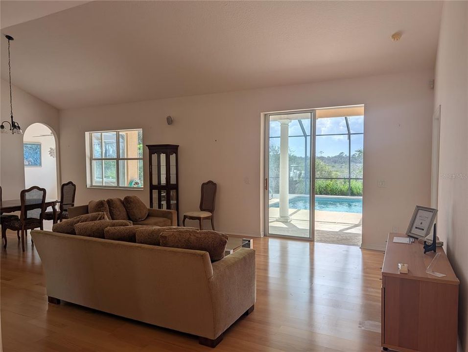 En Venta: $359,000 (3 camas, 2 baños, 1724 Pies cuadrados)