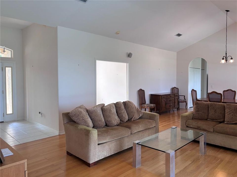 En Venta: $359,000 (3 camas, 2 baños, 1724 Pies cuadrados)