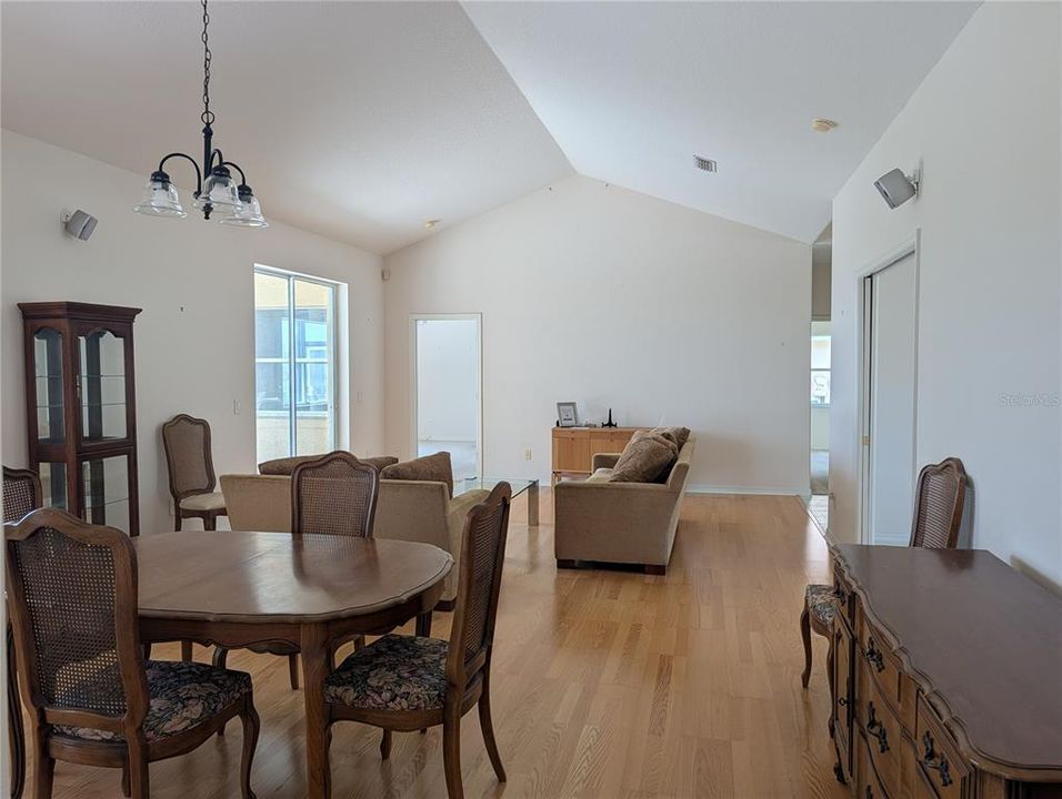 En Venta: $359,000 (3 camas, 2 baños, 1724 Pies cuadrados)