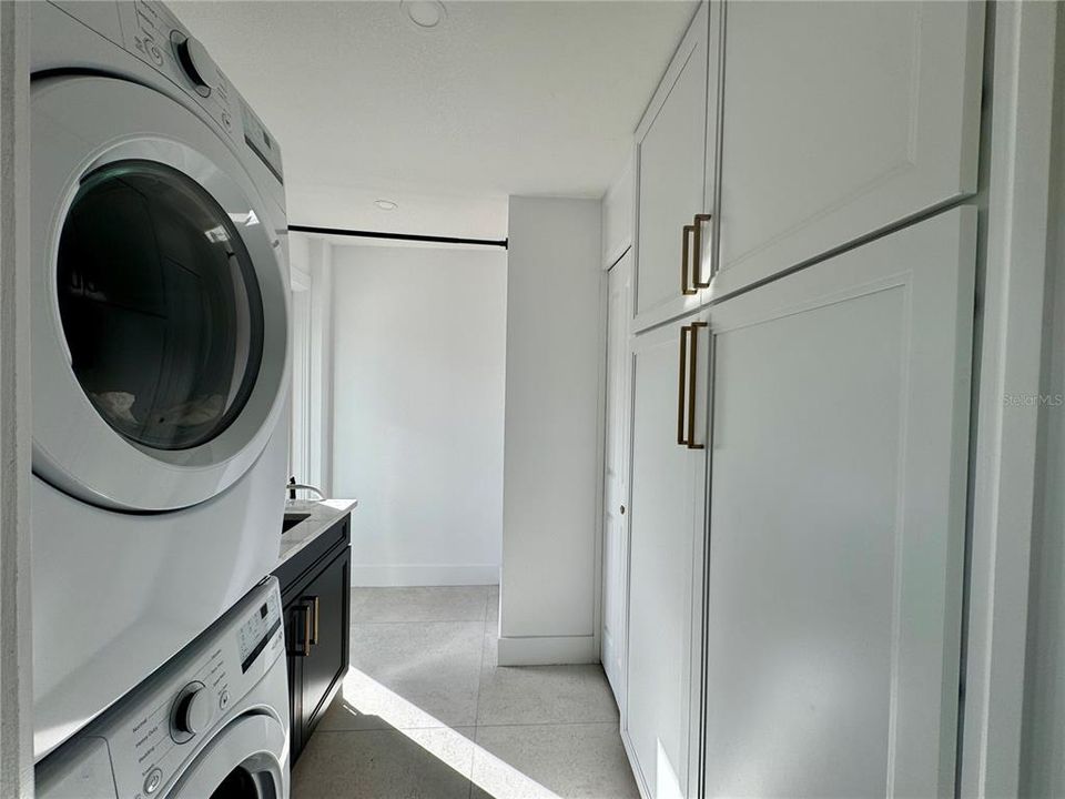En Renta: $8,000 (4 camas, 2 baños, 2600 Pies cuadrados)