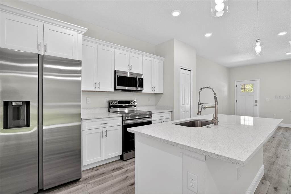 For Rent: $2,150 (4 beds, 2 baths, 1833 Square Feet)