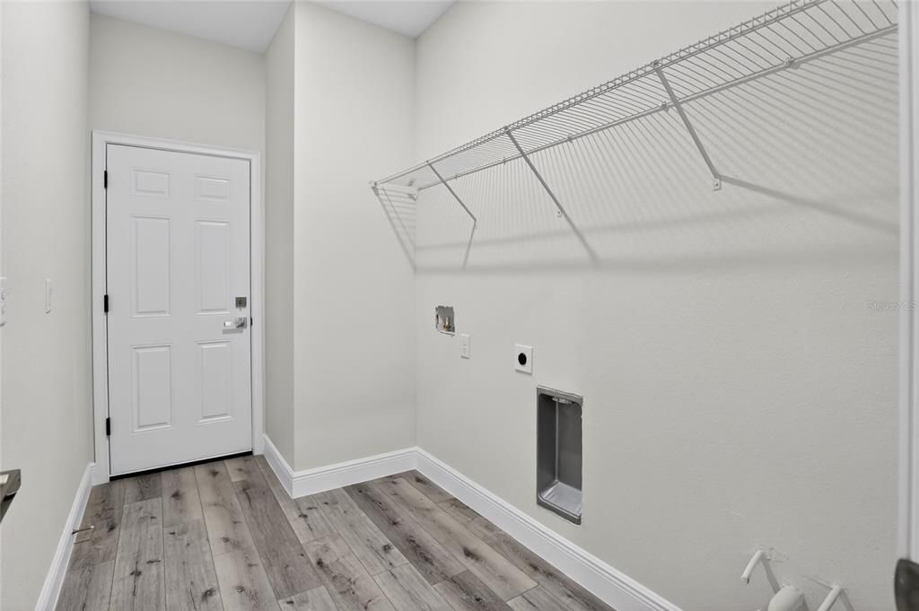 For Rent: $2,150 (4 beds, 2 baths, 1833 Square Feet)