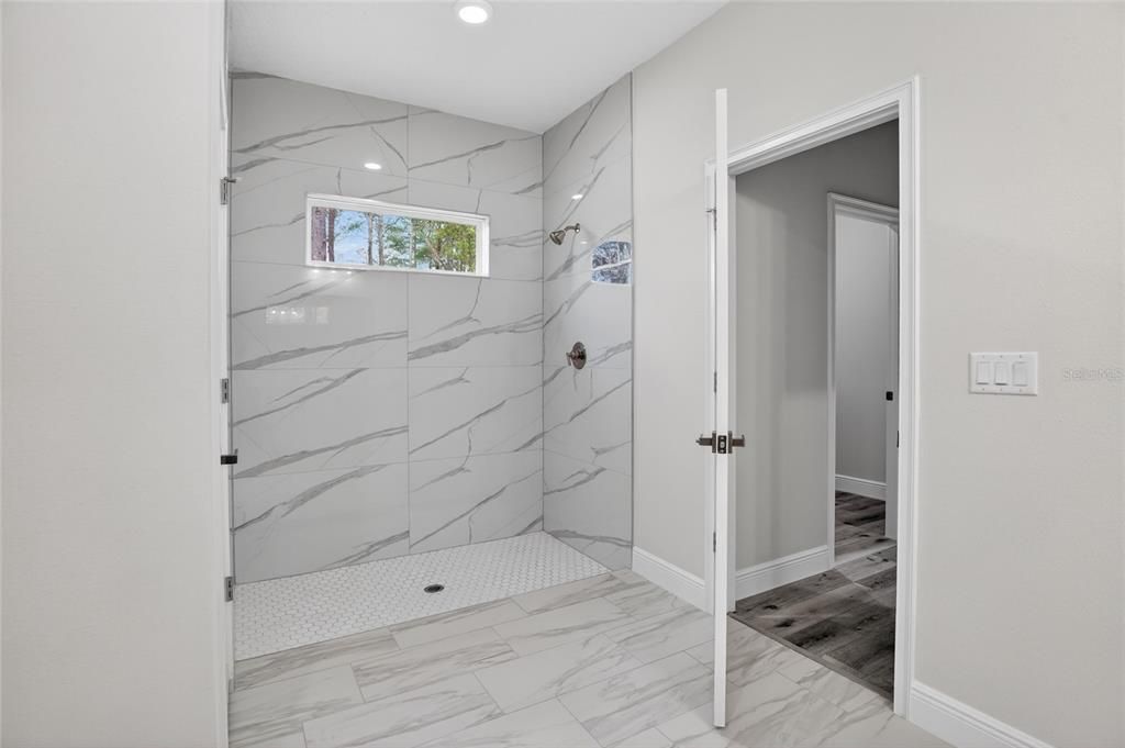 For Rent: $2,150 (4 beds, 2 baths, 1833 Square Feet)