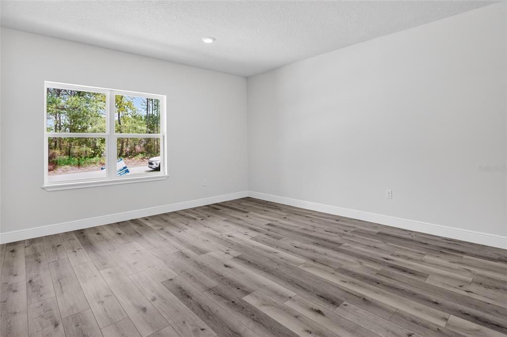 For Rent: $2,150 (4 beds, 2 baths, 1833 Square Feet)