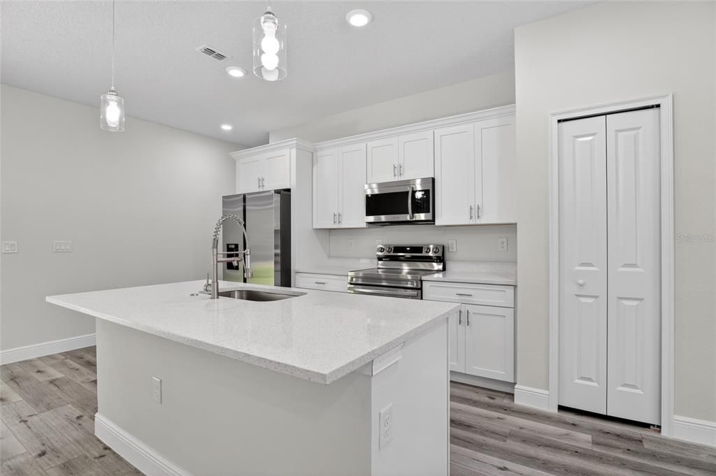 For Rent: $2,150 (4 beds, 2 baths, 1833 Square Feet)