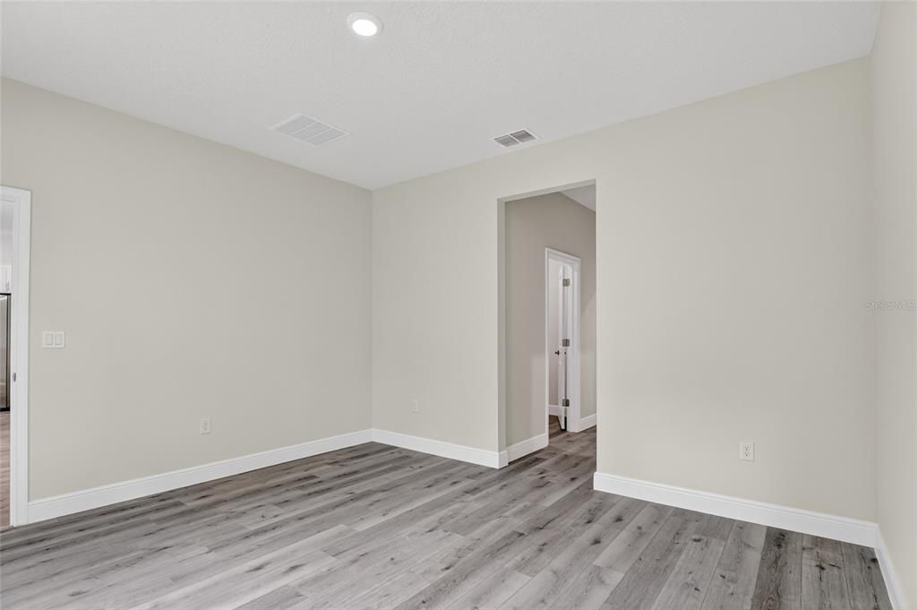 For Rent: $2,150 (4 beds, 2 baths, 1833 Square Feet)